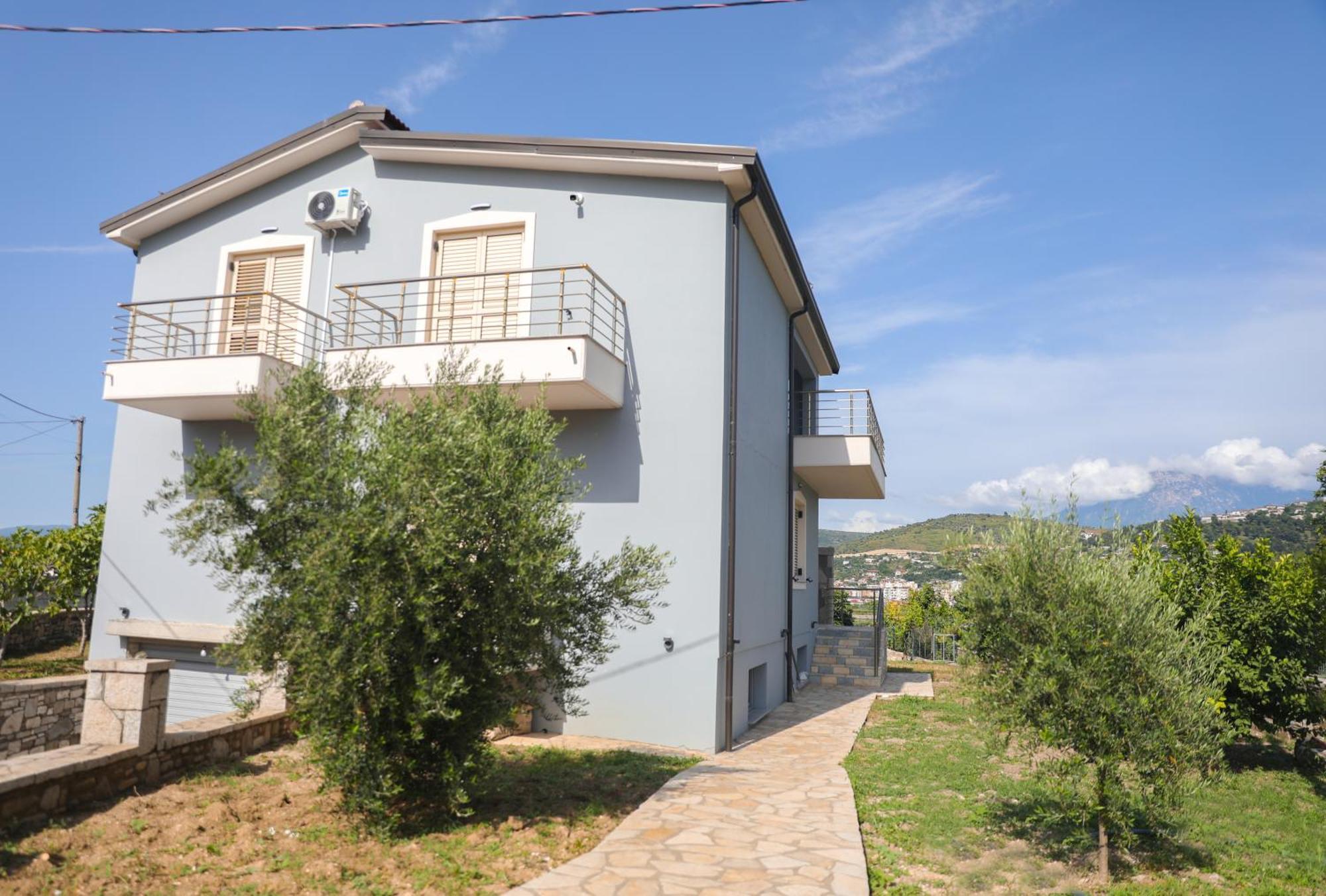 Amla'S Villa Berat Exteriör bild